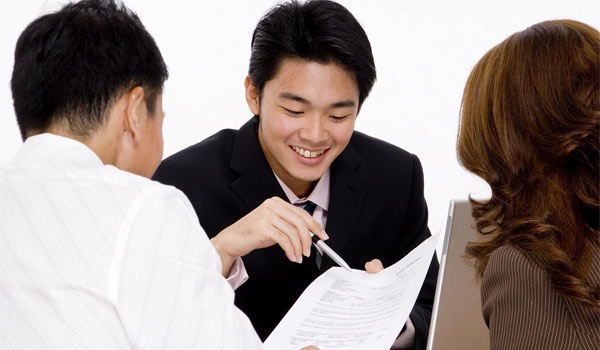 Nhân viên kinh doanh đồng phục học sinh